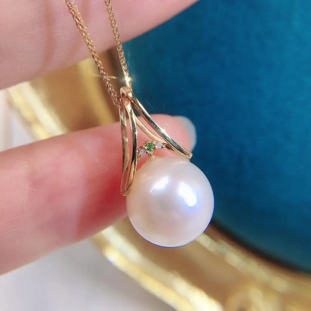 MADALENA SARARA 7-8mm Perfectly Round Freshwater Pearl Pure 18K Gold Chain Women Necklace Green Emerald Stone Diamond Inlaid