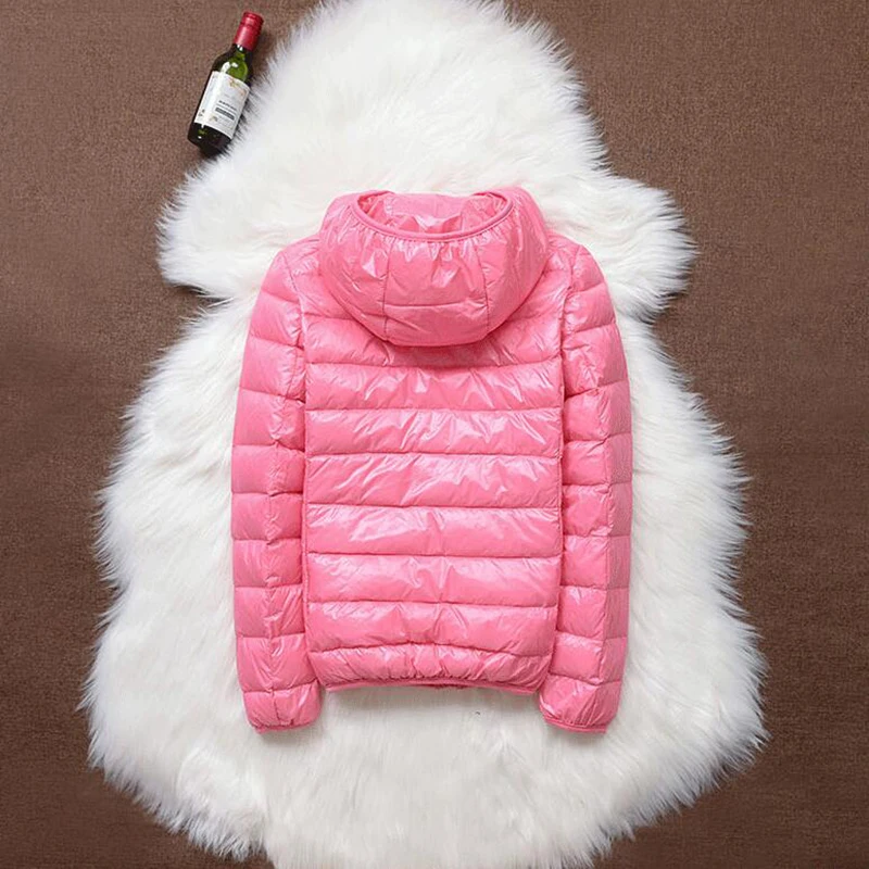 Spring Autumn Women Down Jacket Winter Ultra Light 90% White Duck Down Coat Short Hooded Puffer Jacket Female Warm Parka