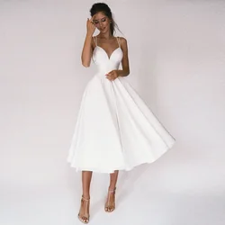 Robe de Mariée Courte et Sexy en Satin à Bretelles Fines, Col en V Simple, Ligne A, Éducative