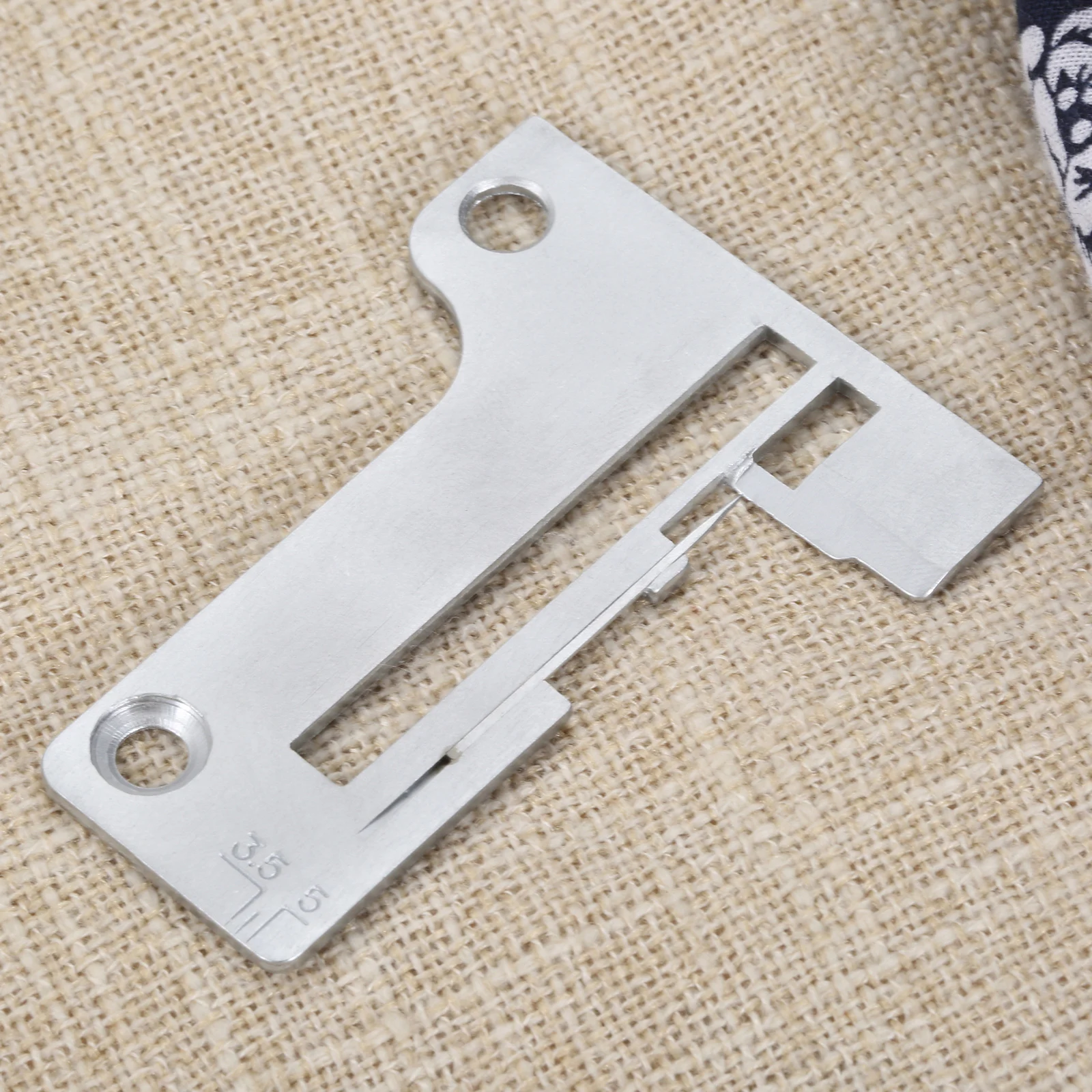 Multifunctional Household Overlock Sewing Machine Rolled Hem Needle Plate 412784 for Singer Serger 14U12 14U286 14U544 Pfaff 756