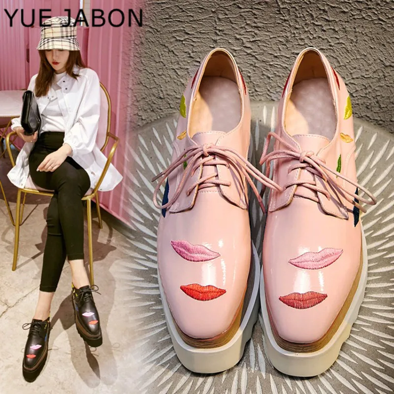 YUE JABON Pink Black Spring cow leather casual shoes vintage embroidery lips patterns lace up wedges shoes platform women shoes