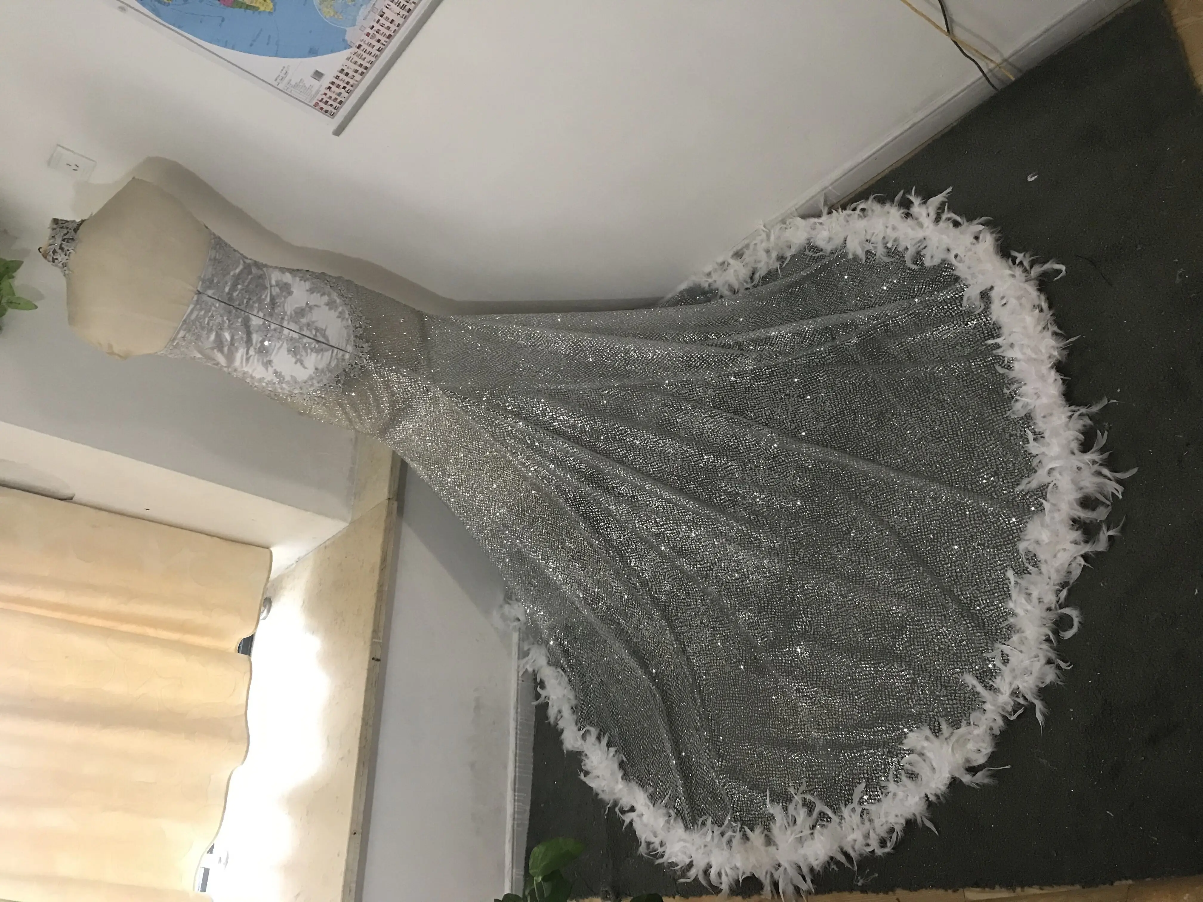 Robe en Plumes Blanches avec Strass Personnalisés pour Femme, Tenue de Cérémonie d'Anniversaire, Costume de Chanteuse, de Boîte de Nuit, Sexy, Citroplume