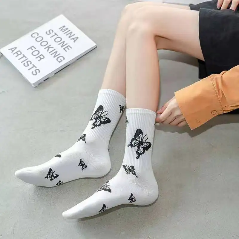 Butterfly Women's Socks Ins Trend Solid Color Black White Cotton Street Hip Hop Funny Cute Autumn Winter Sockken Female Happy