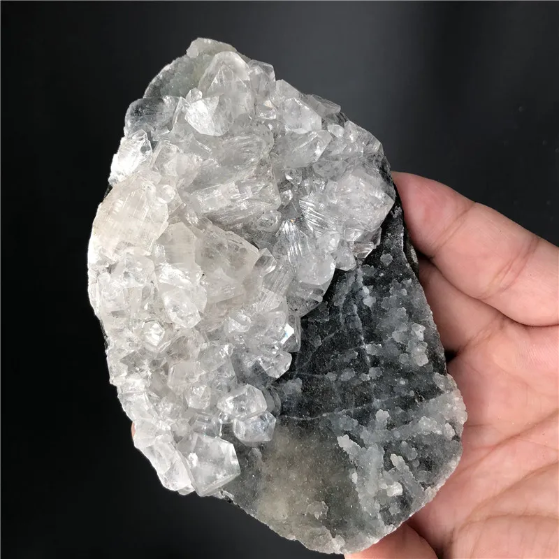 0.2kg Natural crystal fish-eye mineral specimens are arranged specimen home decorative stone collection and appreciation