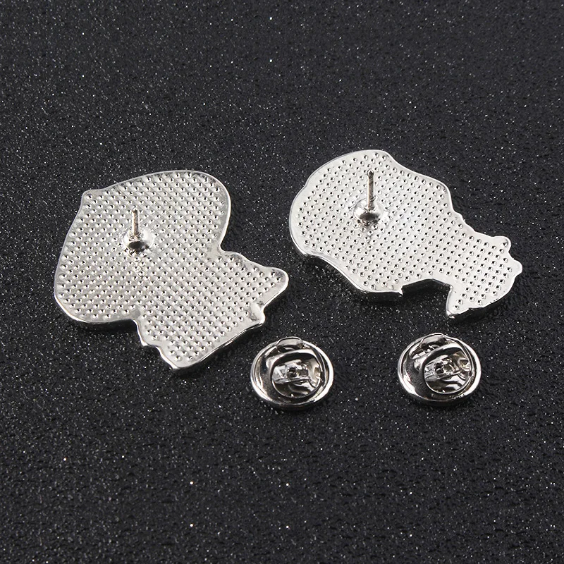 New Bloodborne Dark Souls Brooches Ludwig Maria Solaire of Astora Artorias Knights Figure Badge Lapel Pins Men Game Jewelry