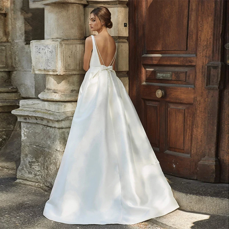 Plus Size abito da sposa profondo scollo a v con spacco alto in raso Appliqued 2024 Open Back Bow abiti da sposa da spiaggia per feste formali su misura