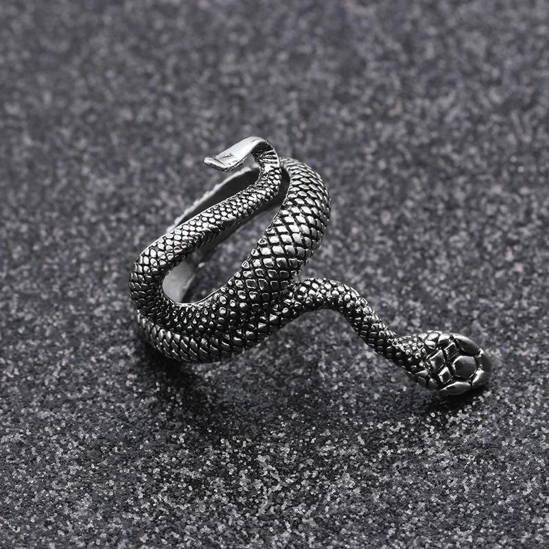 Retro Exaggerated Rattlesnake Ring Men's Punk - close-up view