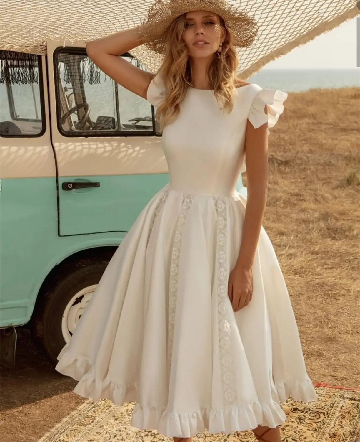 LSYX abiti da sposa corti per la sposa lunghezza al ginocchio abiti da sposa senza maniche in raso bianco a-line splendidi volant aperti sul retro affascinante