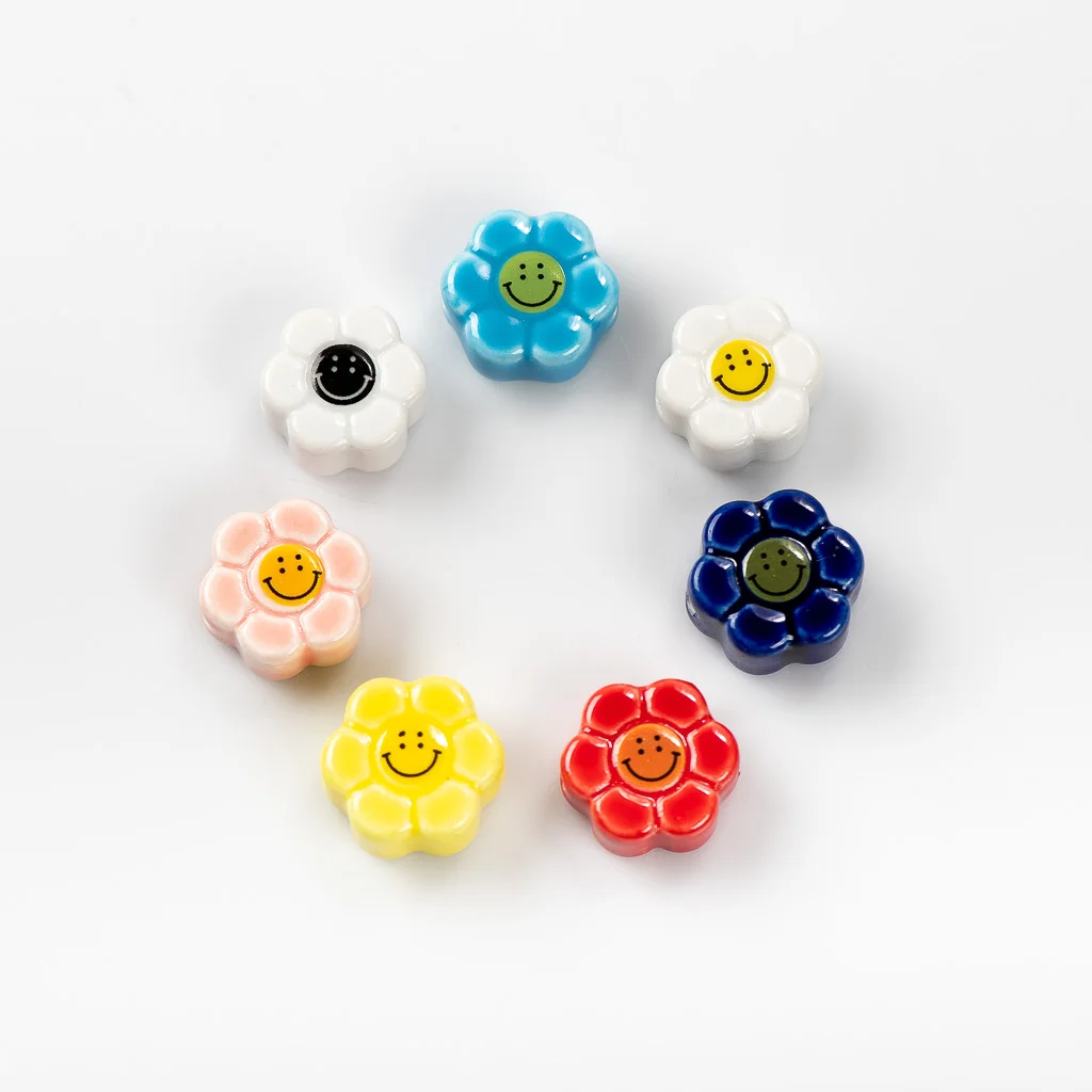 5pcs 2 Size Smile Face Sunflower Ceramic Beads Pendant Porcelain Bead craft piezas para hacer pulseras y collares kralen 