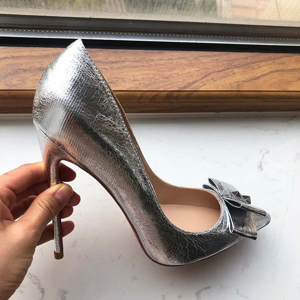 Tikicup argento opaco donna punta a punta tacco alto scarpe da festa di nozze con rivetti fiocco Sexy signore Glitter Stiletto pompe personalizza