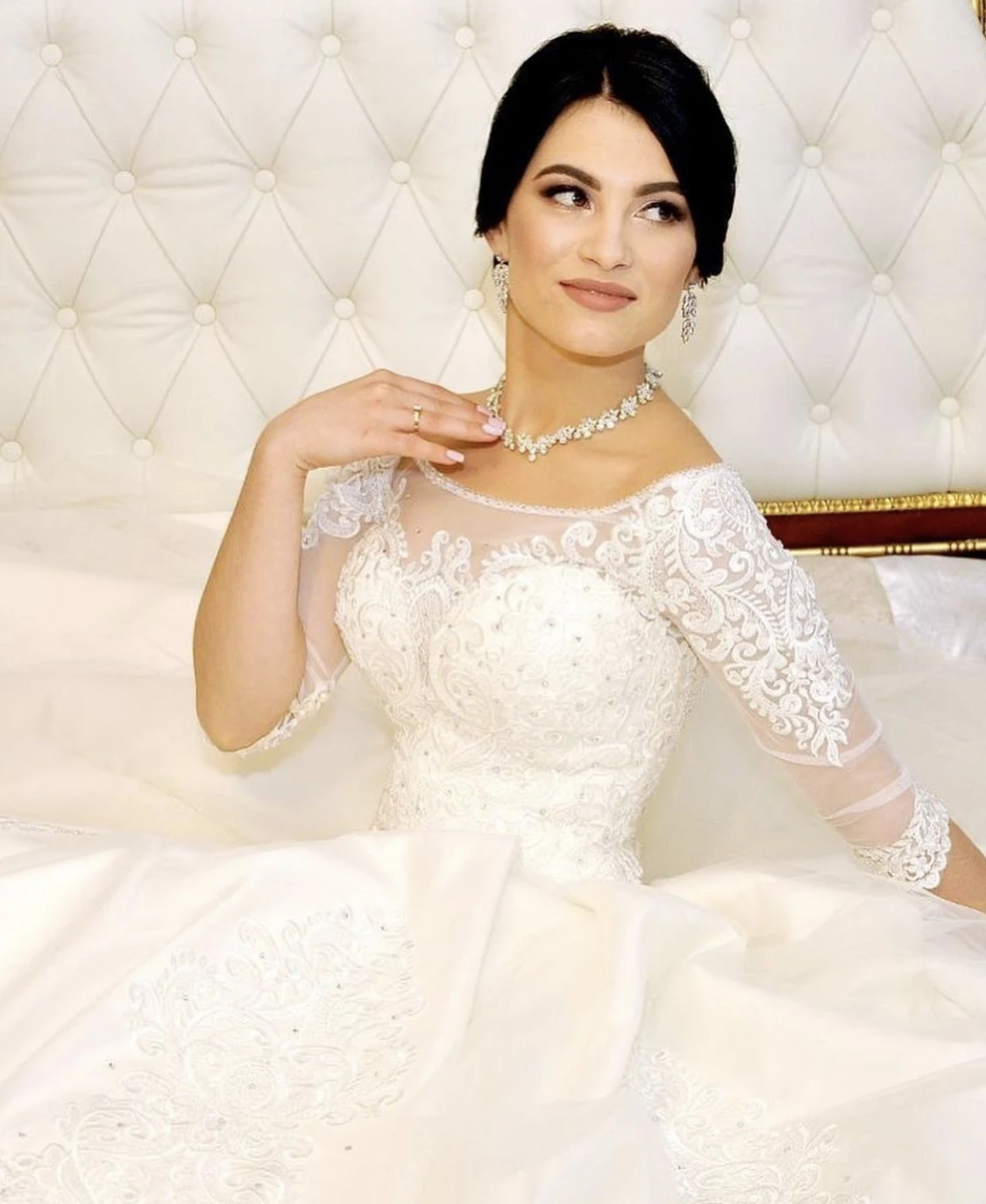 Vestido de casamento bola o pescoço meia manga rendas apliques contas lantejoulas botão sem costas até o chão lindo vestido de noiva novo