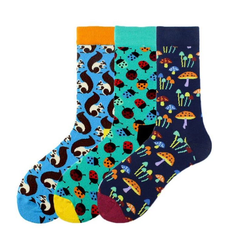 Überraschung Gekämmte Baumwolle Cartoon Pilz Frauen Crew Socken Nette Glückliche Tier Eichhörnchen Marienkäfer Socken Spaß Mode Bunte Sox