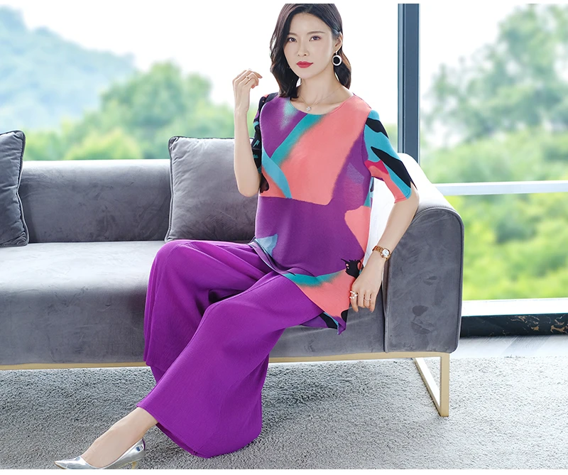 HOT SELLING Miyake Fashion fold short sleeve o-neck geometry print T-shirt + solid long Wide leg pants suit IN STOCK