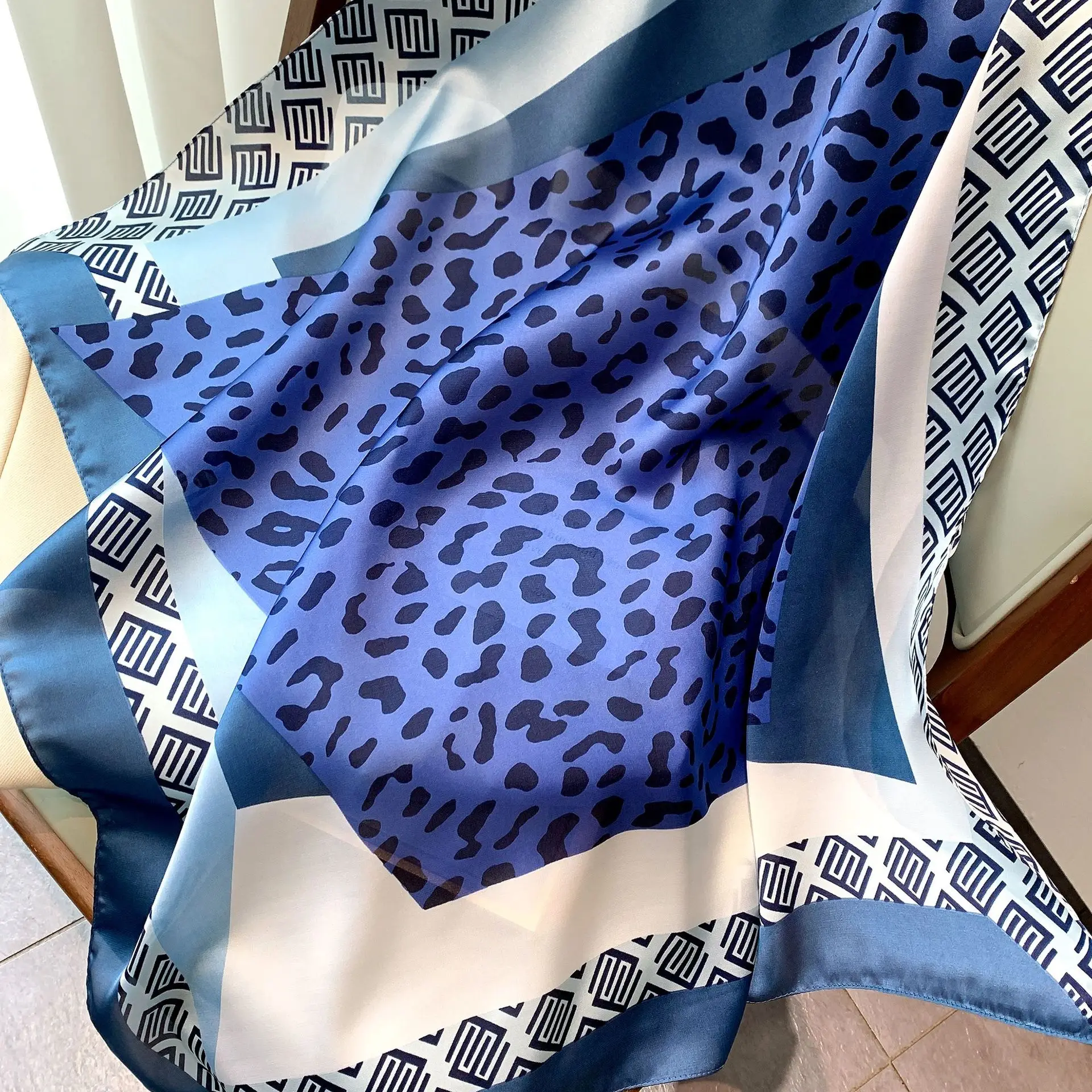 New fashion sense small square scarf female Leopard printed multifunctional Decorative summer sunscreen scarf Headband tyin