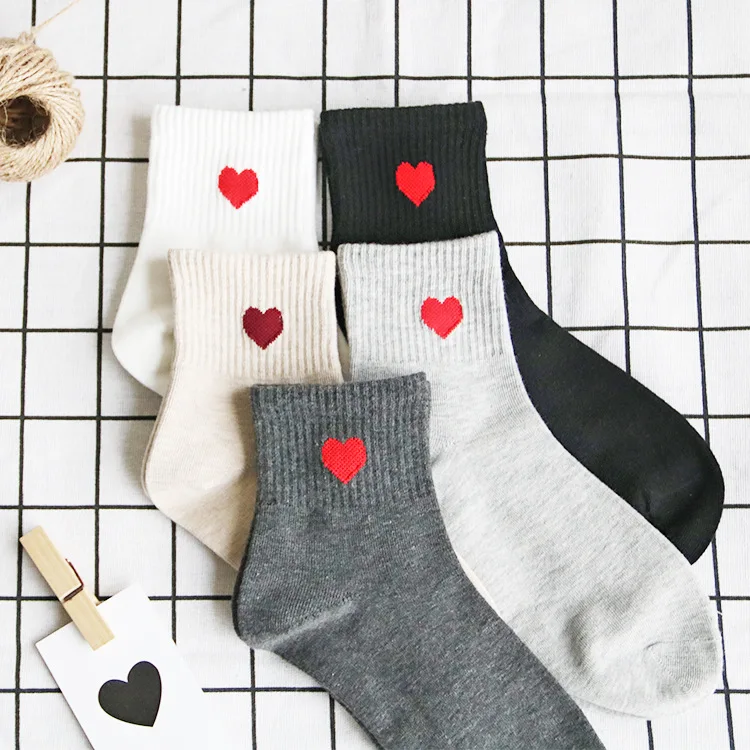 Women's Socks Women Cute Love Heart Print Cotton Harajuku Socks White Black Girl Female Sock Dropshipping calcetines Wholesale