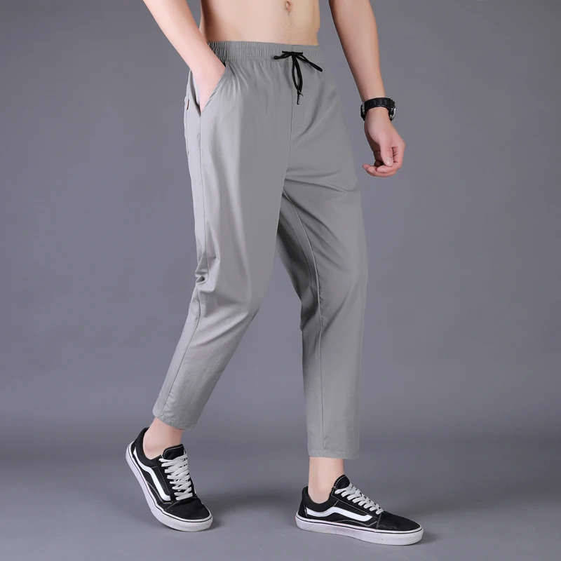 Pantalones finos de verano para hombres, pantalones de chándal elásticos de seda de hielo sueltos de tubo recto de nueve, tendencia coreana, primavera y otoño, estudiantes