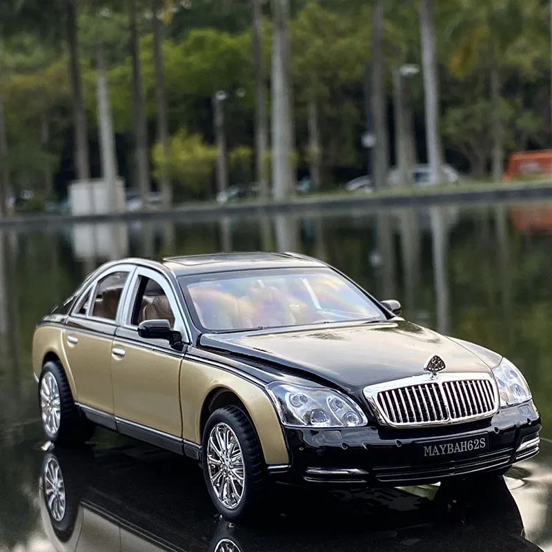 

1:24 Maybach 62s S650 Classic Luxy Car Alloy Car Model Diecasts Metal Toy Vehicles Car Model Simulation Collection Kids Toy Gift