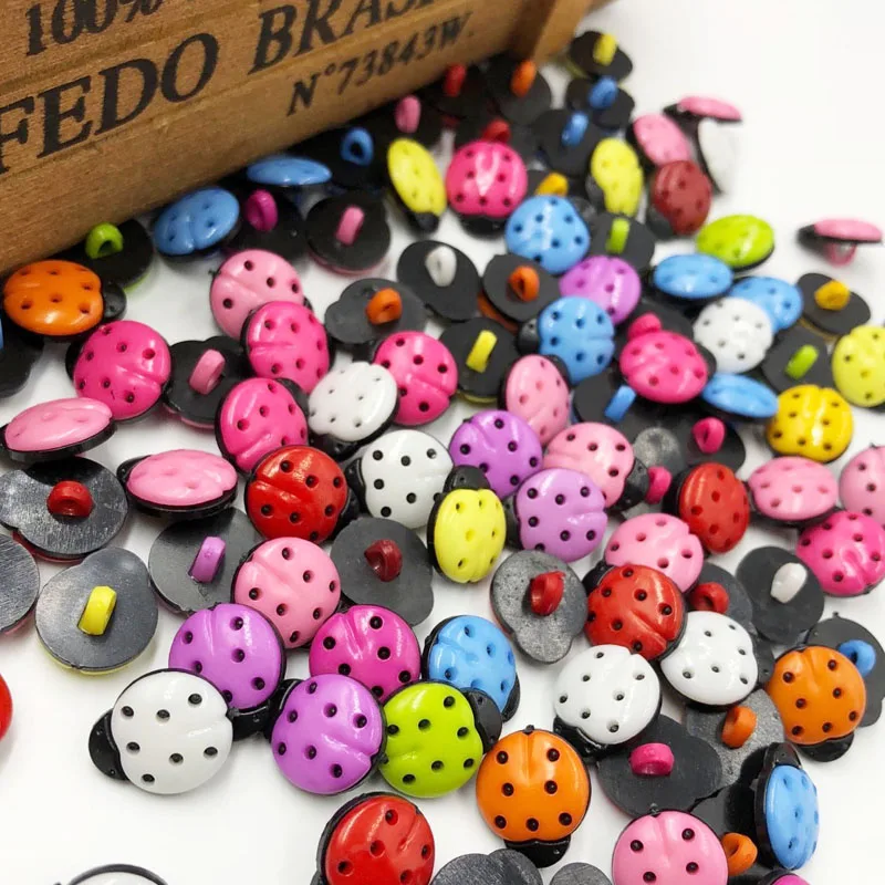 50pcs New! Ladybug Plastic Buttons Sewing Notions Accessories DIY Crafts PT39