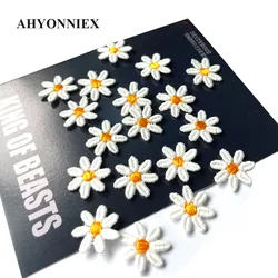 Mini Margaridas Flor Bordado Patch, Patches de Costura para Vestuário, Applique DIY, Clipe Adesivos em Roupas, 20PCs, 50PCs