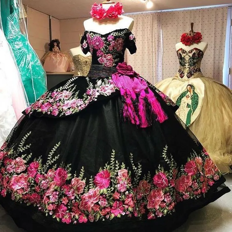 وصول جديد أسود فساتين Quinceanera زين منتفخ تنورة الحلو 16 فستان طويل vestidos دي 15 فساتين حفلات ثوب الكرة