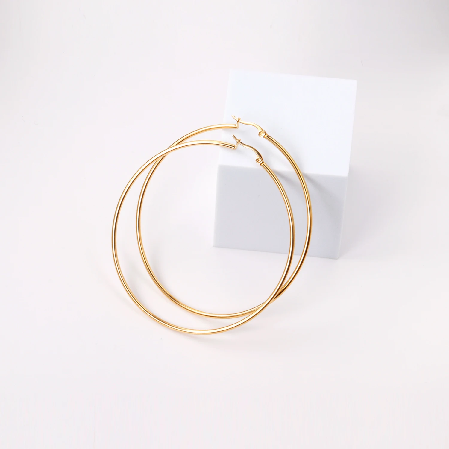 серьги 2022 тренд Hoop Earrings Stainless Steel Fashion Gold Color Round Earrings for Women Party Jewelry Wholesale image 3