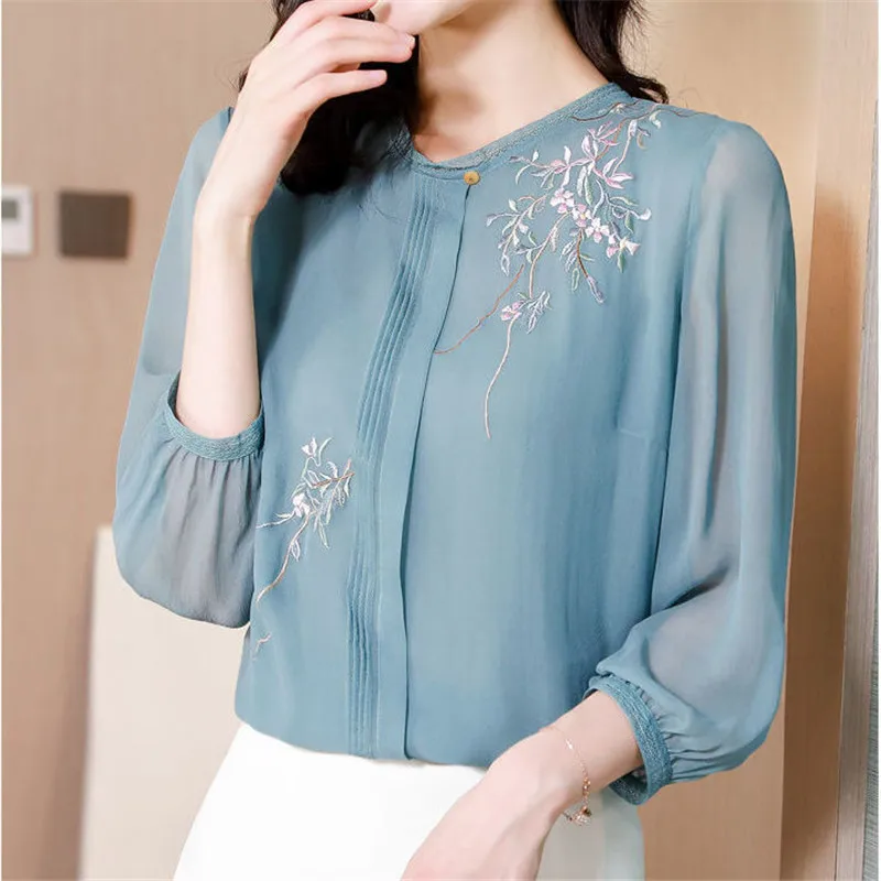 

Summer Style Chiffon Elegant Women Casual Loose Shirts Temperament O-Neck Fashion Embroidery Blouses Tops Blusas MM0447