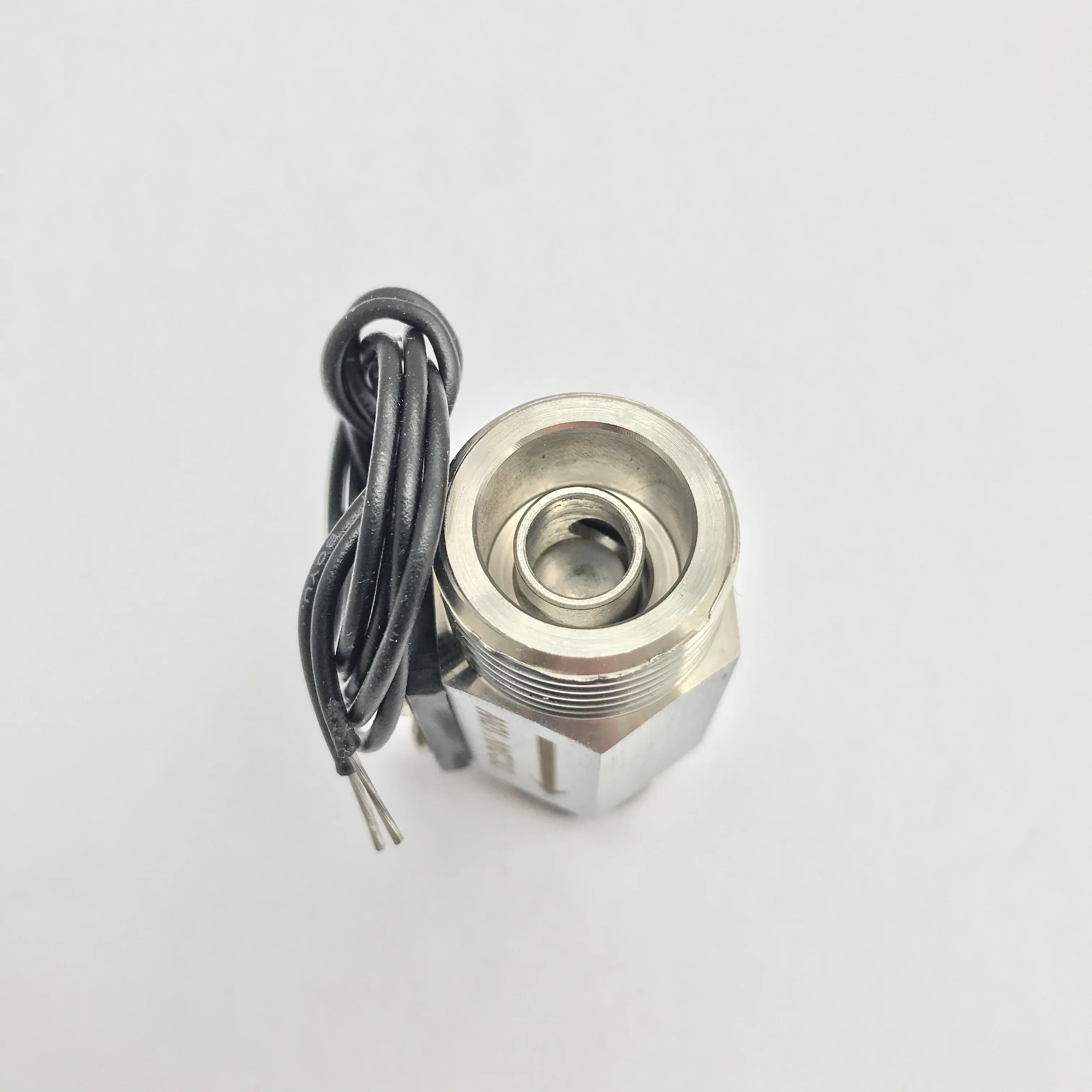 SUS304 usm-fs21tss przełącznik przepływu przełącznik trzcinowy wiosna przełącznik czujnikowy 1.5-12l/min DC 5-36V 10W 2-przewodowy czujnik Saier iSentrol