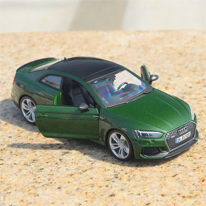 

Модель автомобиля Bburago 1:24 Audi RS5 Coupe, из сплава