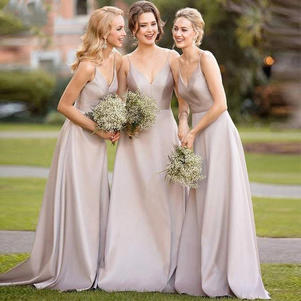 

Elegant Light Grey Bridesmaid Dresses 2022 V-Neck Sleeveless Backless Formal Wedding Floor Length Court Train Simple Party Gowns