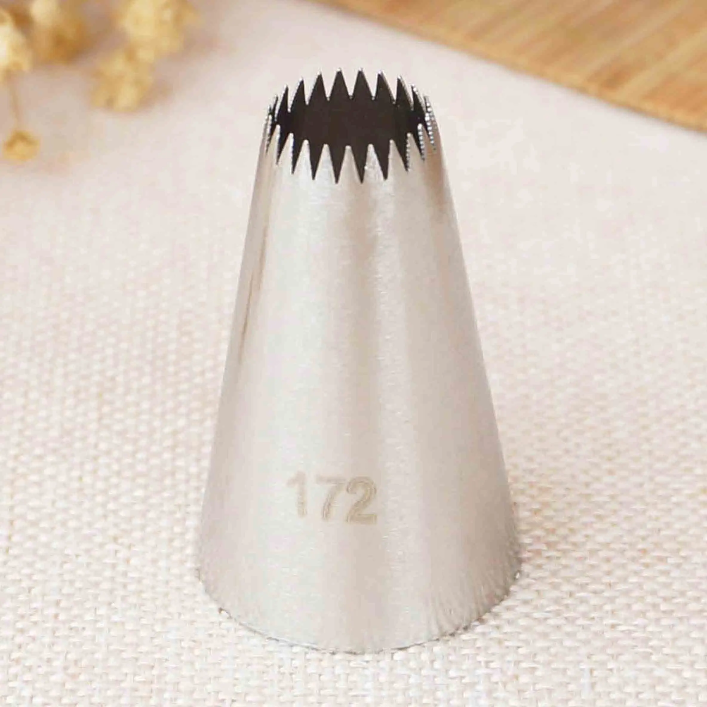 

#172 Medium Size Cream Nozzle Cake Decorations Icing Piping Pastry Tips Cupcake Bakeware Tools Fondant Cookies Tools