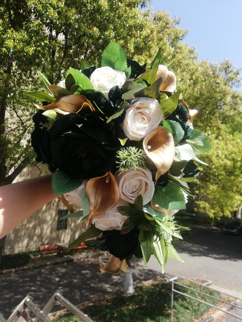 Ramo de flores de Poney verde oscuro hecho a mano, Rosa marfil artificial con oro Calalily, ramo de boda Bruidsboeket