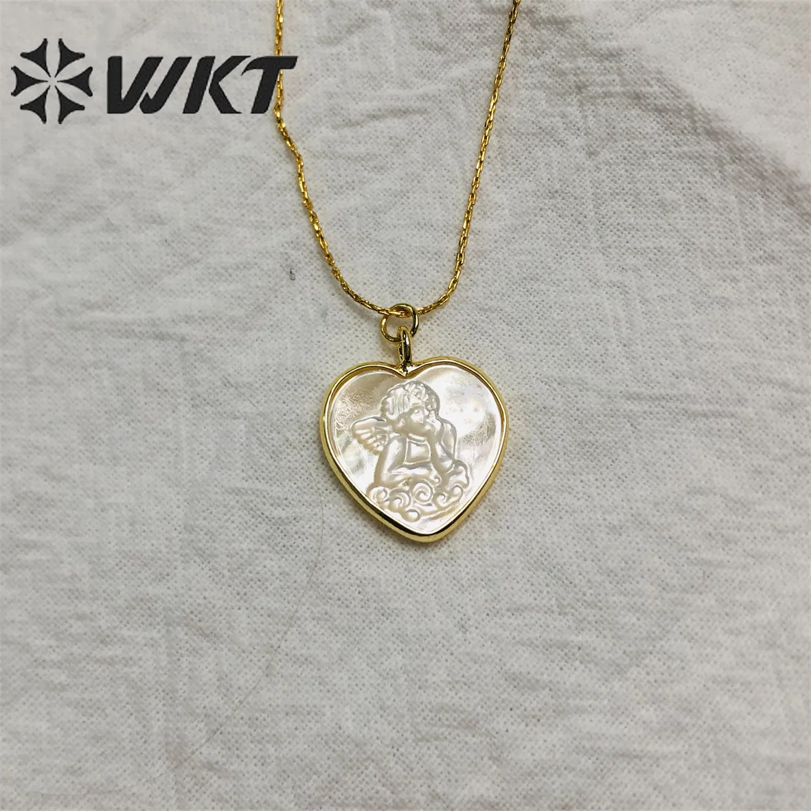 WT-JN162 Purchase Exquisite Religious Heart-Shaped Carved Virgin Mary Gold Shell Pendant Christian Necklace Lady Jewelry