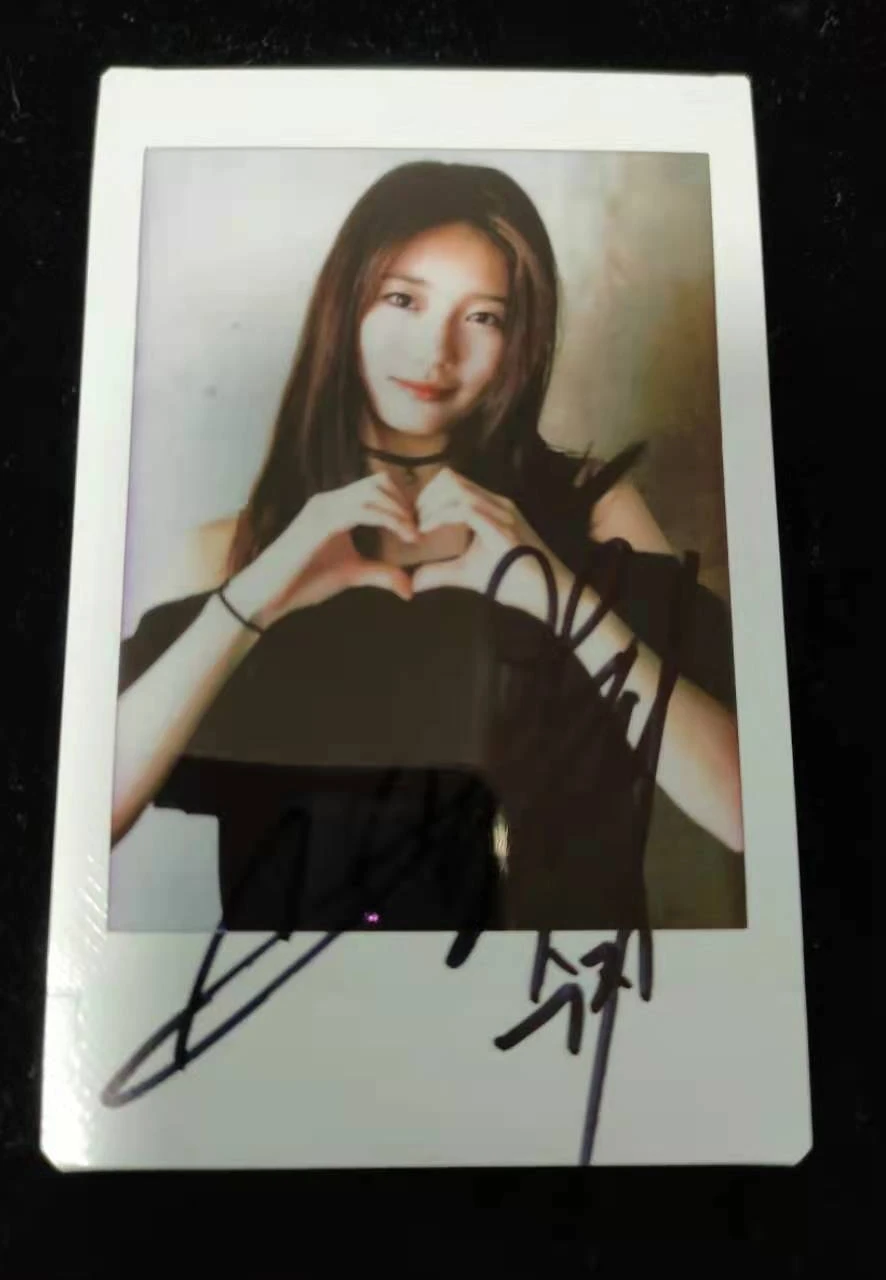 Bae Suzy Autographed Polaroid 3 inches GIFTS COLLECTION K-POP 0621