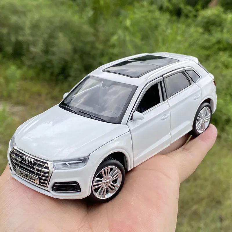 New 1:32 Audi Q5 Sport SUV Alloy Car Model With Pull Back Sound Light Children Gift Collection Diecast Toy Model