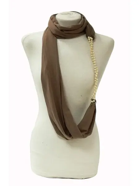 Woman's scarf in sand color, necklace type. Long scarf made of knitted fabric with good fall, ideal for gift