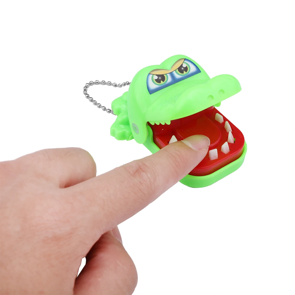 Vendita calda New Creative Mini Small Size Crocodile Mouth dentista Bite Finger Game divertente gag Toy For Kids Play Fun colore casuale