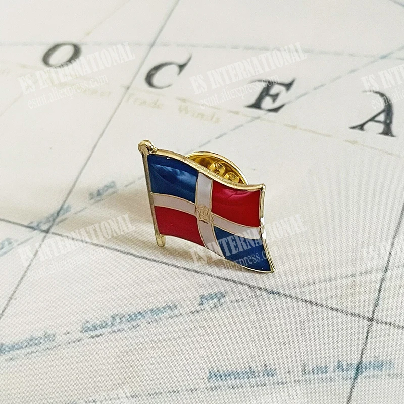 Dominican National Flag Crystal Epoxy Metal Enamel Badge Brooch  Collection Souvenir Gifts  Lapel Pins Accessories Size1.6*1.9cm