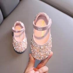 Zapatos pequeños de cuero para niña, sandalias suaves con lazo de perlas y diamantes de imitación, zapatos de princesa para bebé, G06, 2023