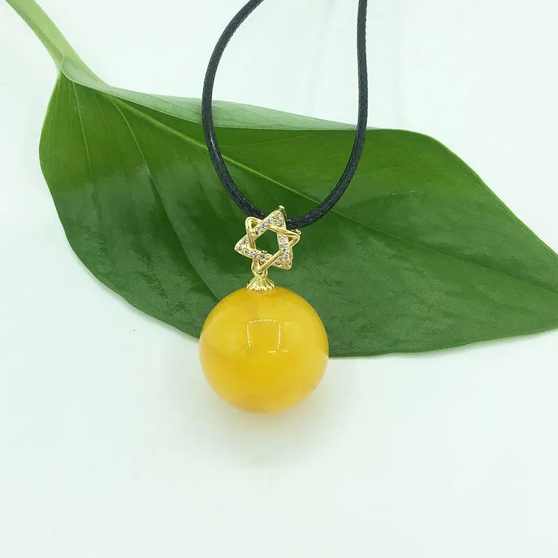 

Original Ecological Natural Amber Beeswax Beads Clavicle Chain Gold Buckle Inlaid Round Pendant Necklace Elegance Jewelry