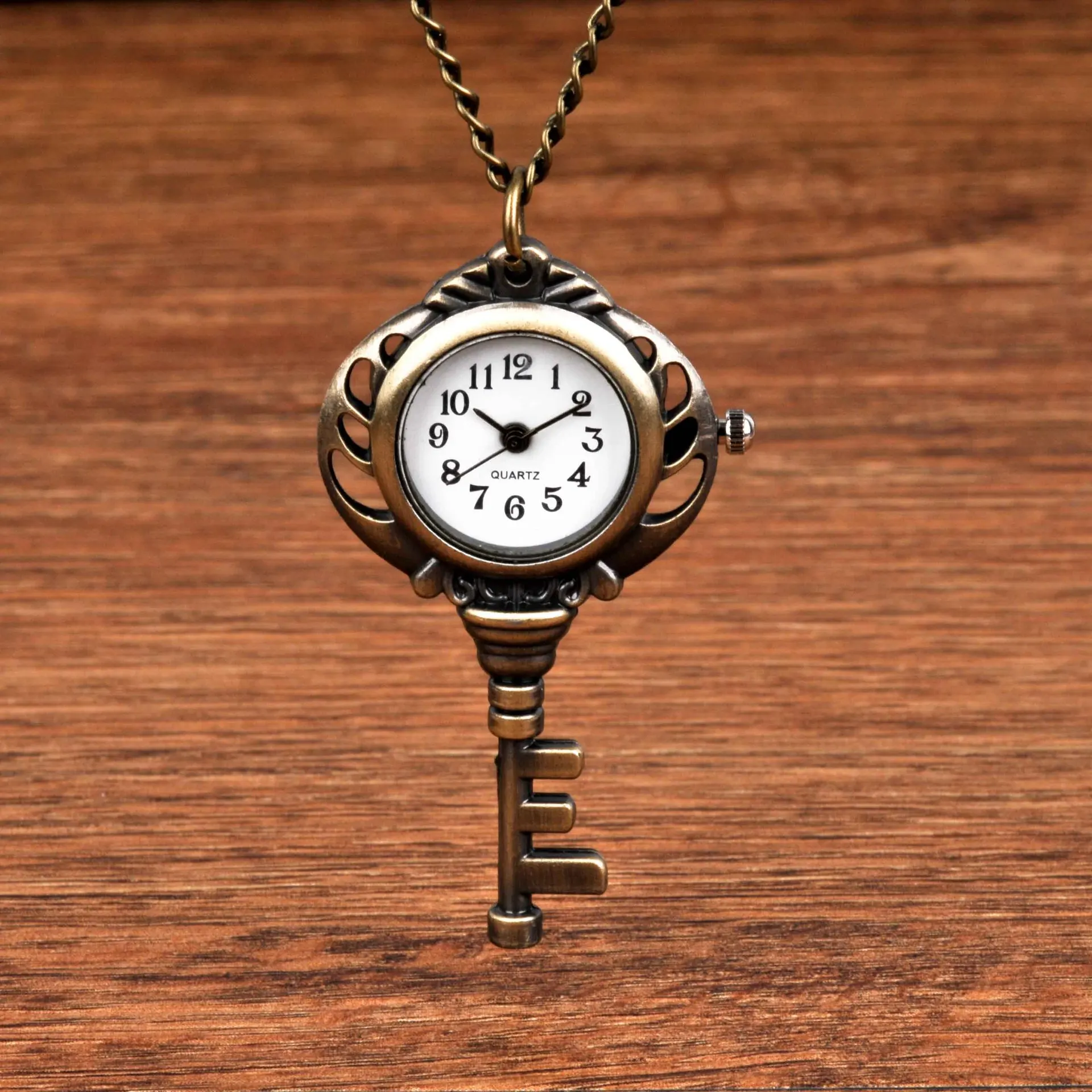 

7053Small quartz pocket watch bronze key retro personality design pocket watch