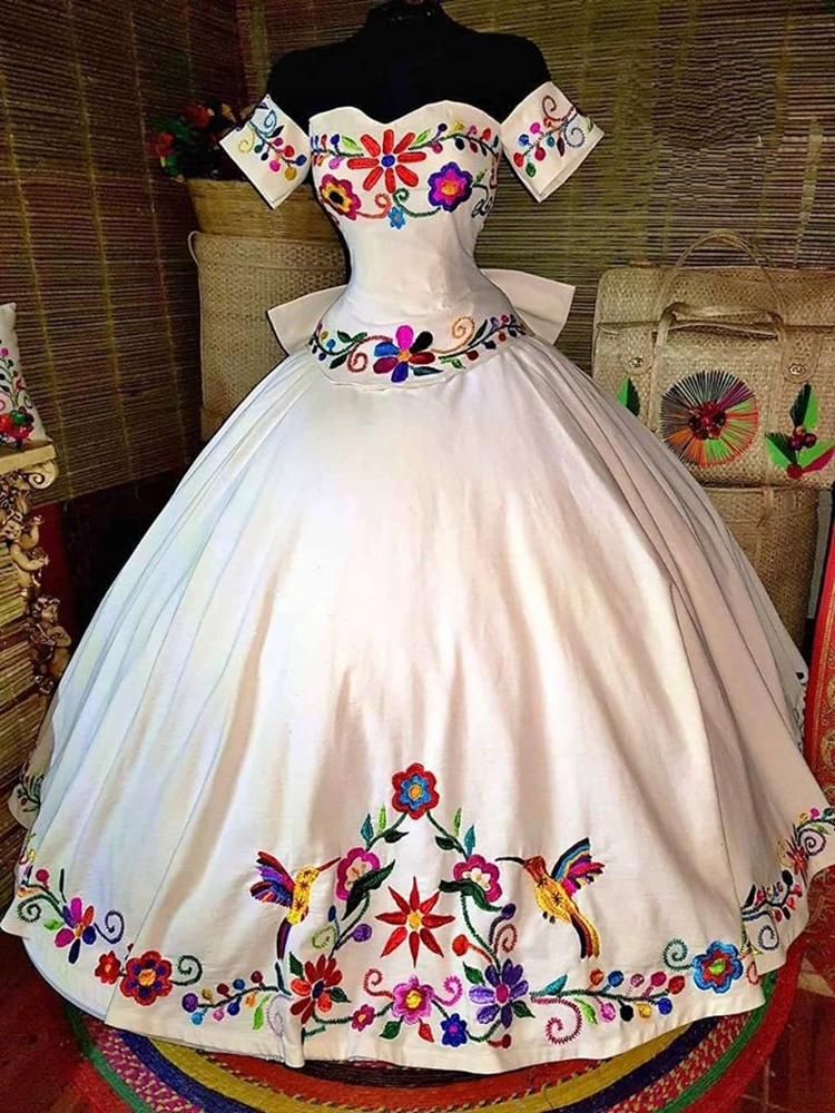 2023 Kleurrijke Bloemen Borduren Wit Uit De Schouder Satin Mexicaanse 15 Jurken Quinceanera Baljurk Voor Vijftien Jaar Corset