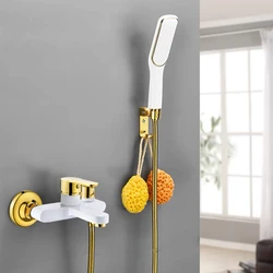 Rubinetto doccia accessori per il bagno in ottone bianco/nero valvola miscelatrice vasca da bagno Kit rubinetto doccia montaggio a parete doccetta regolabile