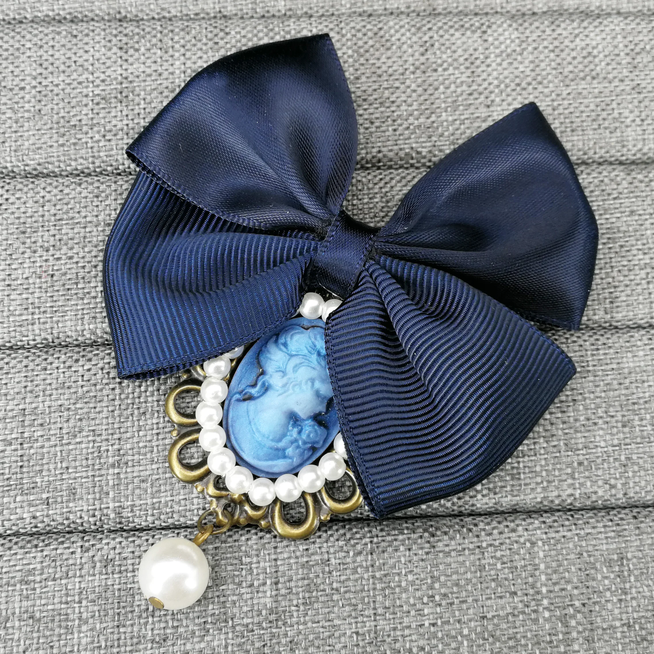Vintage Fabric Ribbon Bowknot Brooches for Women Queen Cameo Pearl Brooch Pins Collar Tie Corsage Broche Costume Jewelry Gifts