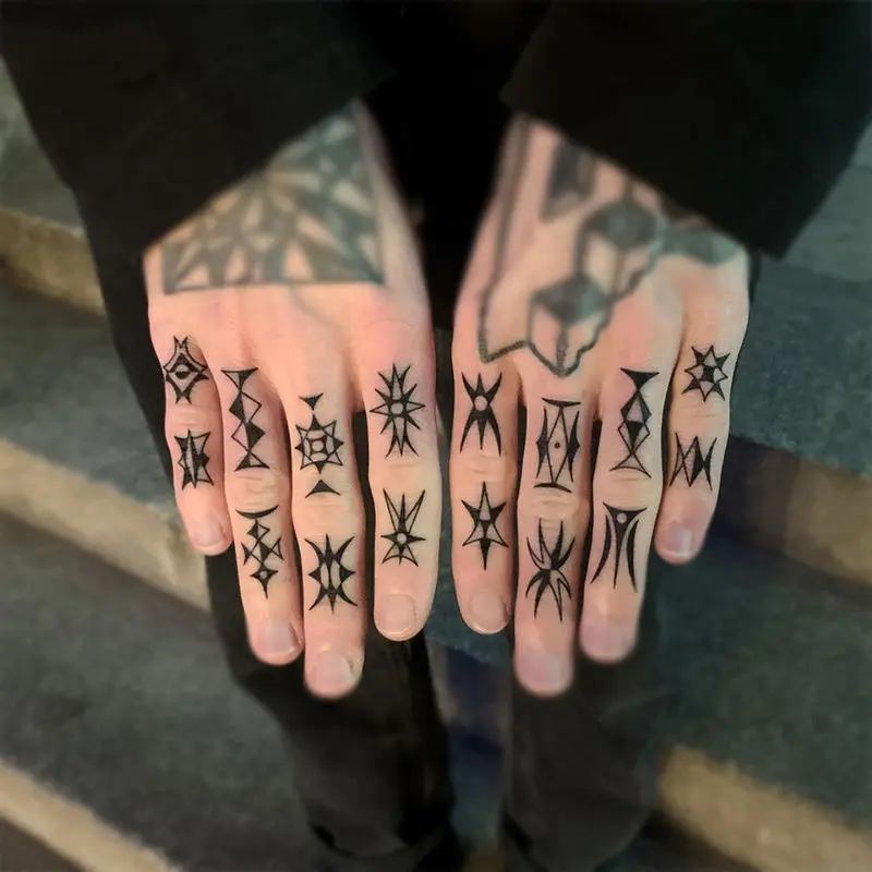 Pegatinas de tatuaje de dedo para hombres y mujeres, patrón pequeño de letras, impermeable, personalidad, tatuajes falsos frescos, tatuaje temporal