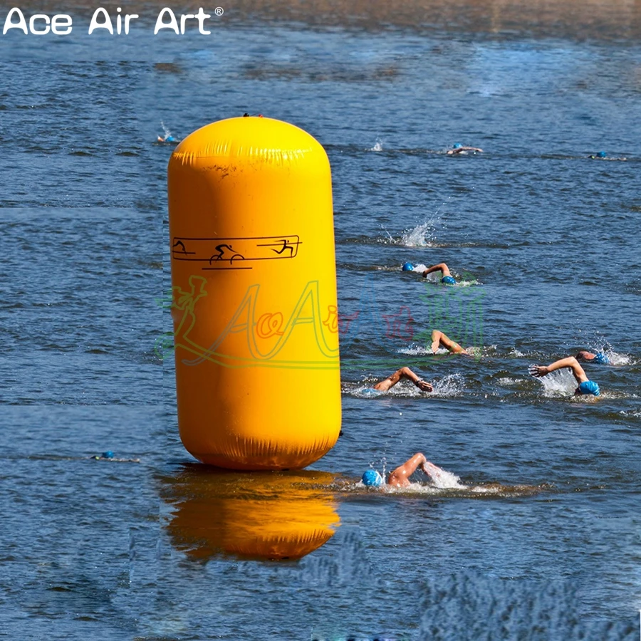 Orange/gelbe aufblasbare runde/dreieckige Bojen, Wasserwarnmarkierungen, Bojen für Wasser, Schwimmen, Boot, Rennen oder Sportveranstaltungen