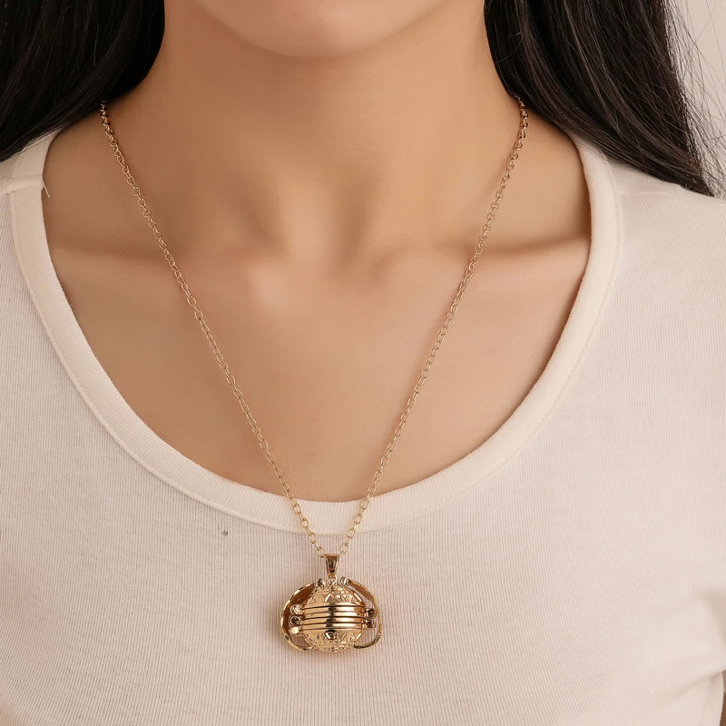 SUMENG New Arrival 2024 Fashion Magic 4 Photo Pendant Memory Floating Locket Necklace Angel Wings Flash Box  Album