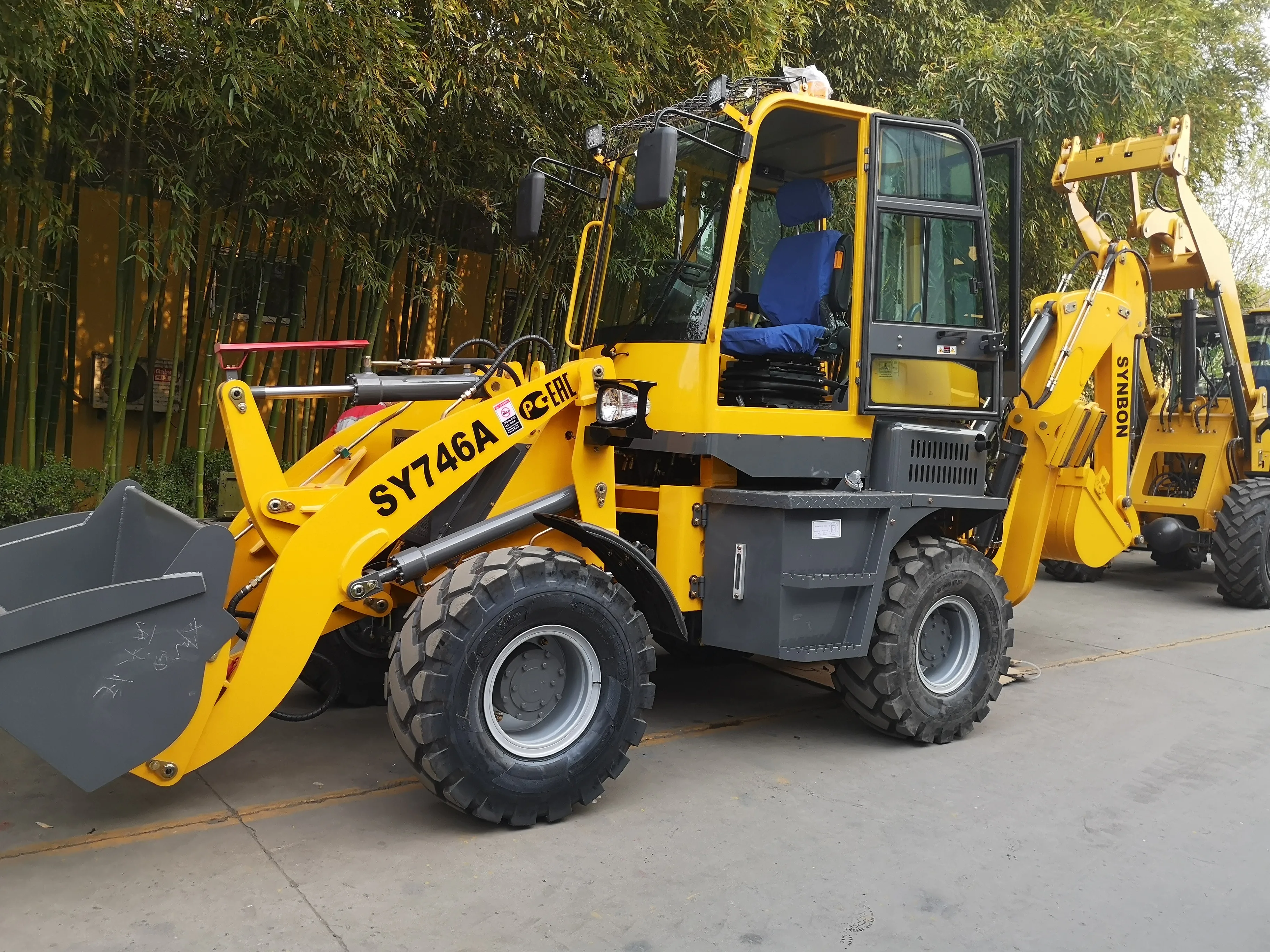 SYNBON  New Mini backhoe tractor , Agricultural mini  loader  Multifunctional  small excavator Towable Mini Digger