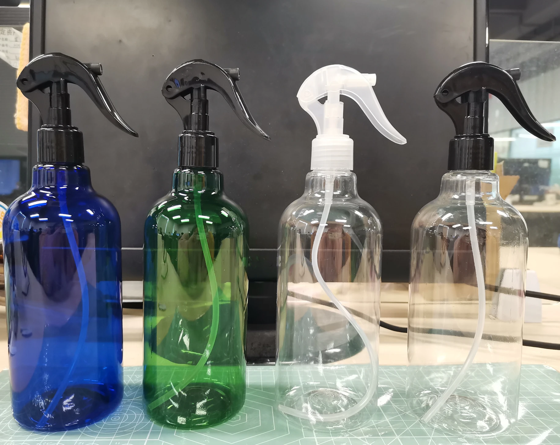 Blue Brown Green White 500ML Plastic Spray Empty Bottles Trigger Sprayer Essential Oils Aromatherapy Perfume Refillable Bottle