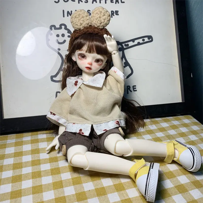 BJD doll clothing is suitable for 1/6 size fashion light coffee sweaters + milk tea color knickerbockers + headgear + shoes