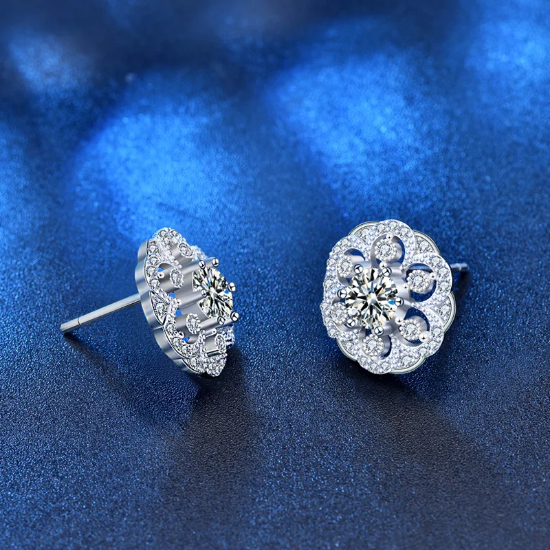 Fine 925 Sterling Silver Stud Earrings Women Personality Exquisite Flower Round 0.5 Ct Moissanite Earrings Gift